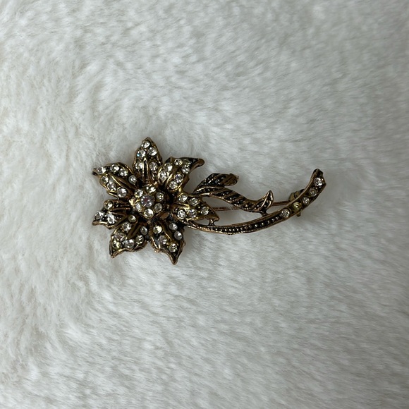Vintage flower pin - Picture 1 of 7